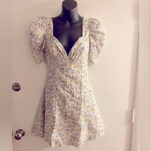 NWT tags Milk and Honey Floral Open back dress with puff sleeves sz M